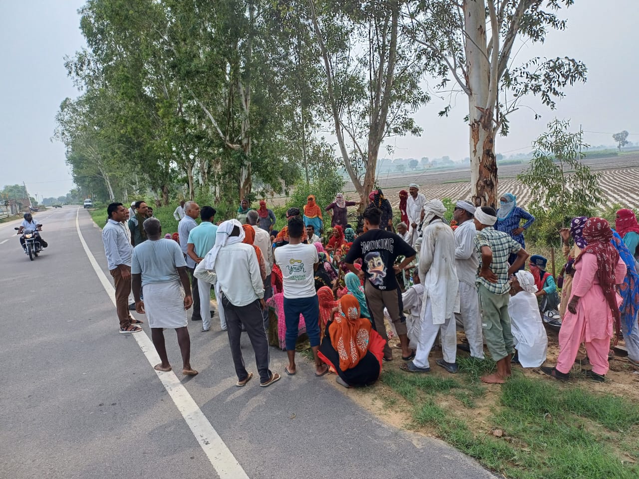The drug de-addiction team of Hansi police made the workers in village Kharbala aware about the ill-effects of drug abuse.
